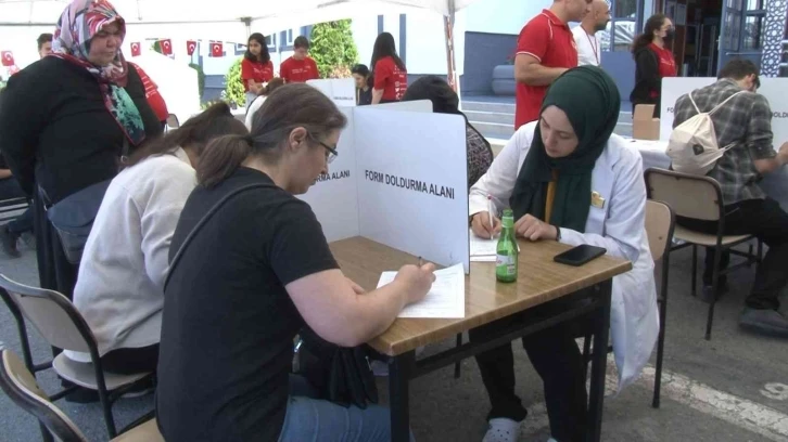 Kartal’da lise öğrencileri kan ve kök hücre bağış kampanyası düzenledi
