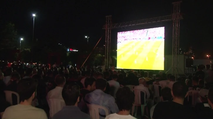 Kartal’da milli maç heyecanı dev ekranda yaşandı
