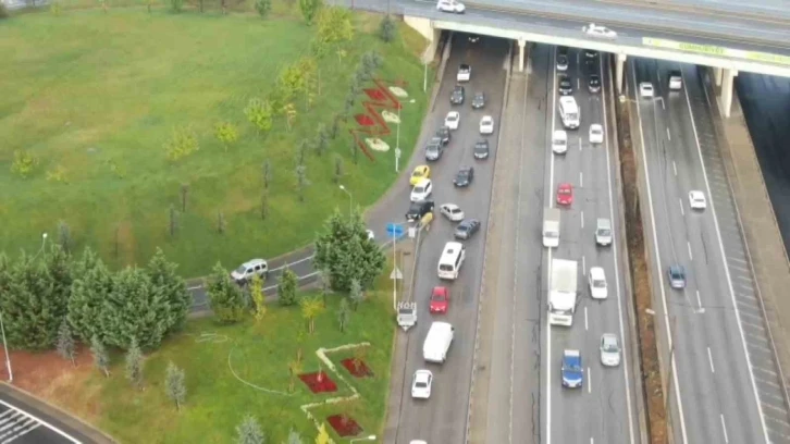 Kartal’da ters yöne girip trafiği birbirine kattılar
