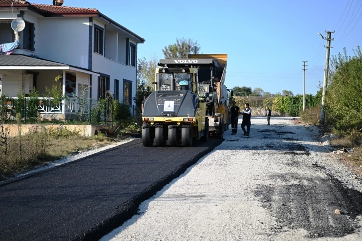 Kartepe’de 5 caddeye 3 bin 250 ton asfalt
