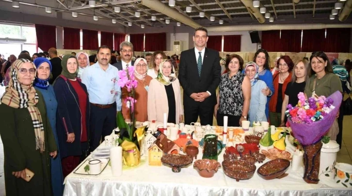 Kartepe’de kursiyerlerin el emeği ürünleri sergilendi
