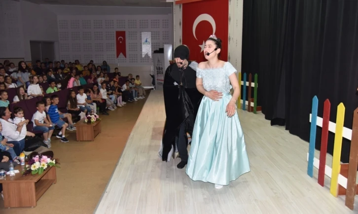 Kartepe’de minikler "Şaşkın Korsan" oyunuyla eğlendi
