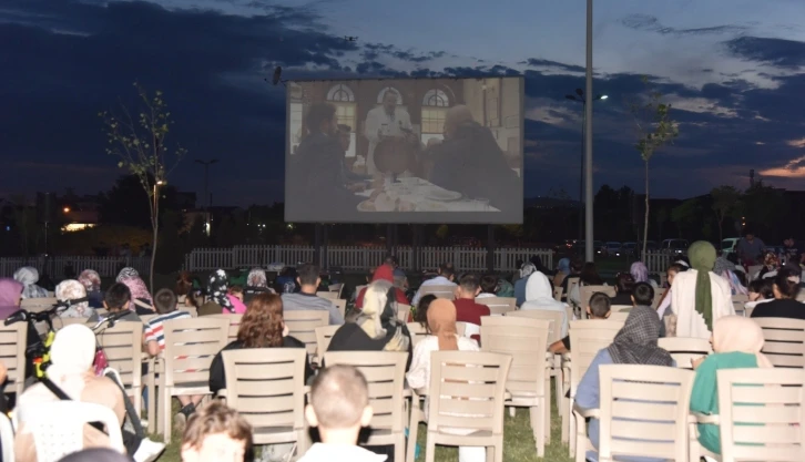 Kartepe’de yazlık sinemaya ilgi artıyor
