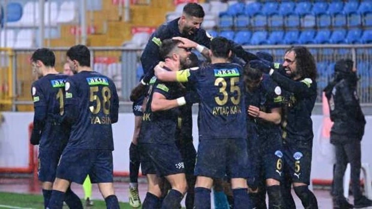 Kasımpaşa, Hatayspor'u ikinci yarıda bulduğu gollerle devirdi