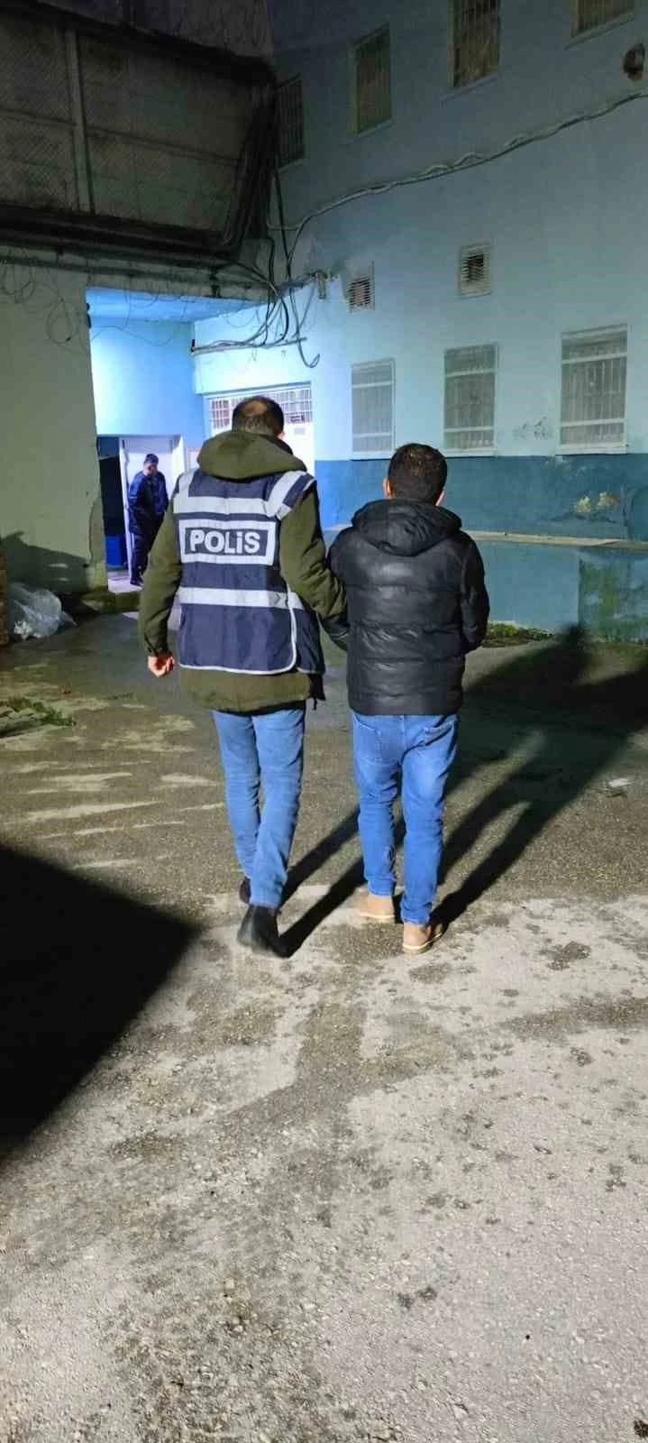 Kastamonu’da 6 yıl kesinleşmiş hapis cezası bulunan 2 hükümlü yakalandı
