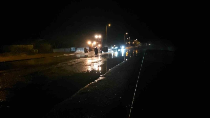 Kastamonu’da deniz taştı, sokaklar su altında kaldı
