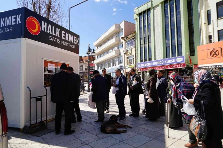 Kastamonu’da halk ekmek satışlarına vatandaşlardan yoğun ilgi
