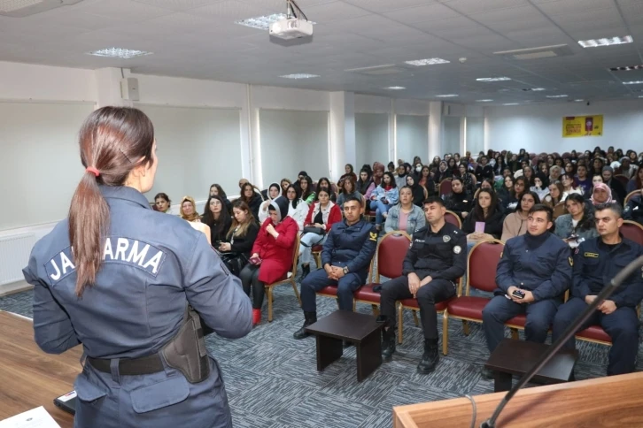 Kastamonu’da jandarma ekipleri 150 kadına daha KADES’i tanıttı
