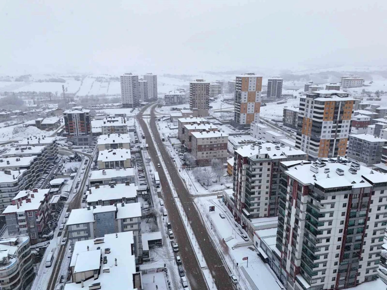 Kastamonu’da kar yağışı şehir merkezini beyaza bürüdü
