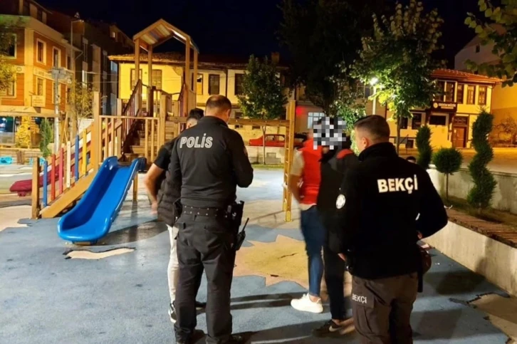 Kastamonu’da polis denetimleri sürüyor: 2 şahıs uyuşturucuyla yakalandı
