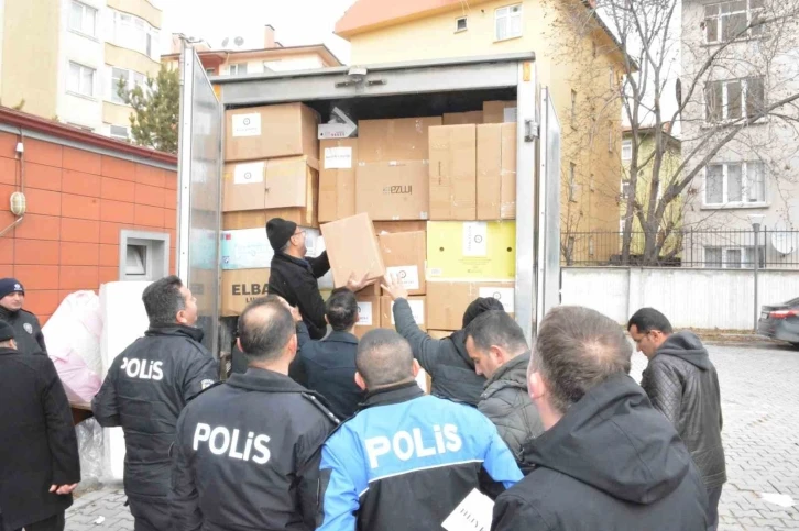 Kastamonu polisi depremzedeler için tek yürek oldu
