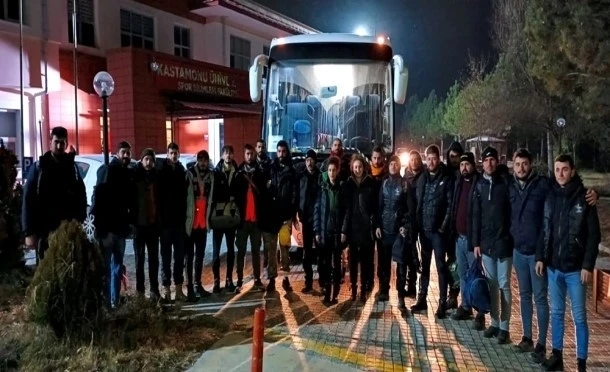 Kastamonu Üniversitesi ekibinden deprem bölgesindeki afetzedelere yardım eli
