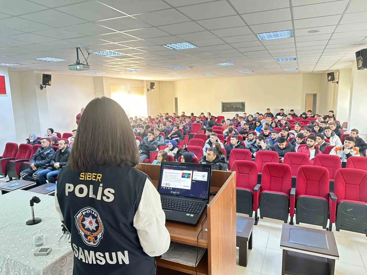 Kavak’ta öğrencilere siber güvenlik eğitimi
