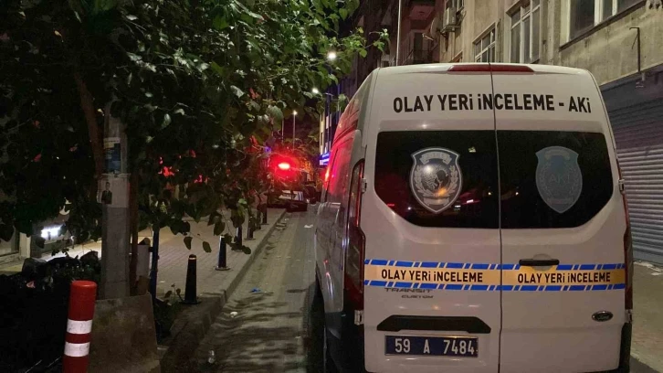 Kavga ettiği ortağını 6 yerinden bıçaklayarak öldürdü
