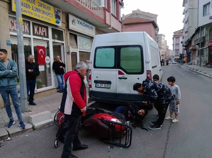 Kavşaktaki yaralamalı kaza vatandaşı isyan ettirdi: O anlar kamerada
