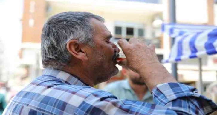 Kavurucu sıcakların vazgeçilmezi soğuk içecekler