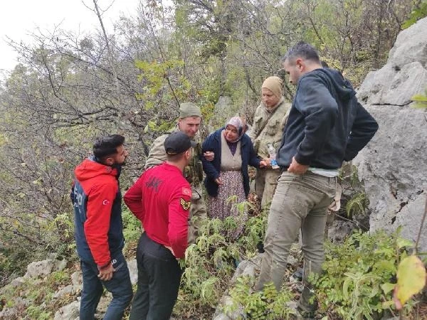 Kaybolan yaşlı kadın 12 saat sonra bulundu