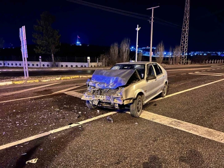 Kayganlaşan yol kazayı beraberinde getirdi:2 yaralı
