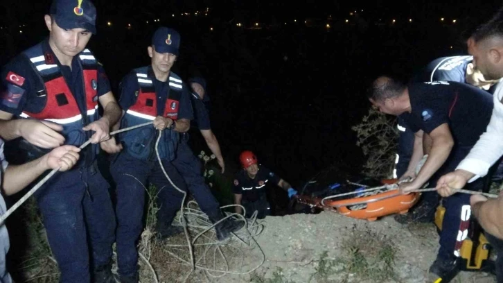 Kayıp olarak aranan yaşlı adamın ölümünü ezilmiş çimler ortaya çıkardı
