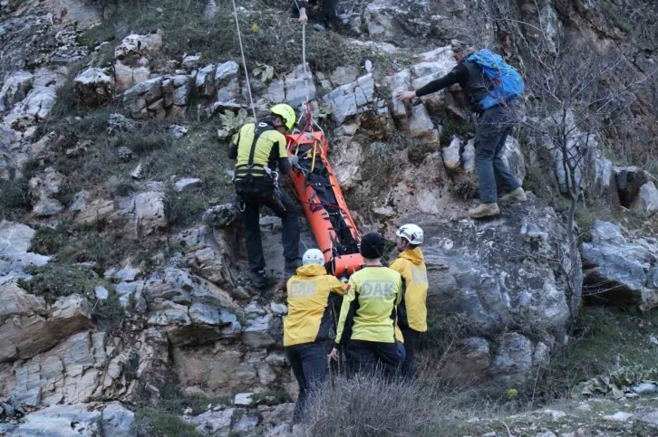 Kayıp posta çalışanı 50 saat sonra makilerin arasında ölü bulundu
