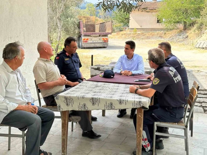 Kaymakam Ata orman yangınından zarar gören mahallerde vatandaşlarla buluştu
