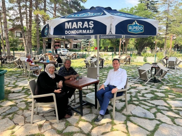 Kaymakam Bolat vatandaşları parkta dinledi
