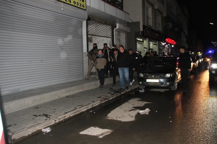 Kaymakam Demirer, gece yarısı yapılan güvenlik ve asayiş uygulamasına katıldı
