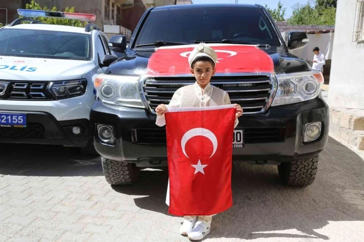 Kaymakam makam aracını sünnet olan şehit oğluna tahsis etti
