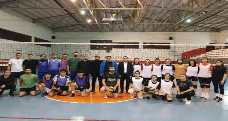 Kaymakam Partal voleybol sporcularına moral verdi