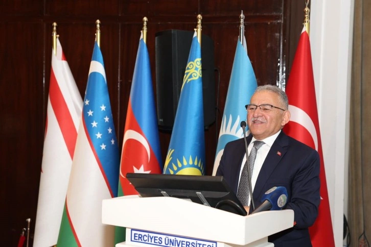 Kayseri Büyükşehir Belediye Başkanı Dr. Memduh Büyükkılıç Kongrelerde Konuştu