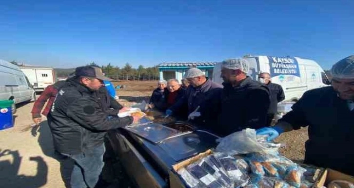 Kayseri Büyükşehirden Günlük 15 Bin Depremzedeye Sıcak Yemek Hizmeti