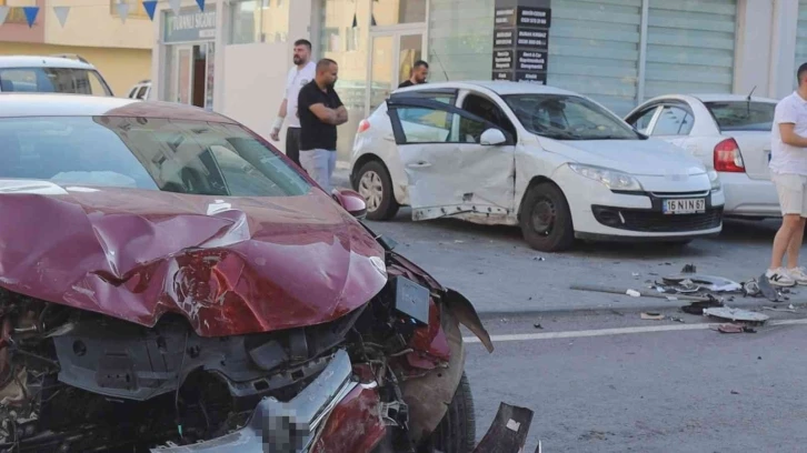 Kayseri’de 2 otomobil çarpıştı, 5 kişi yaralandı
