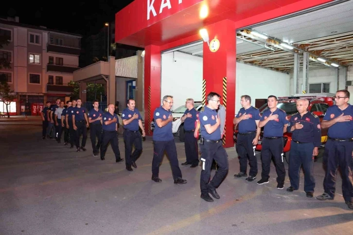 Kayseri İtfaiyesi’nden Mersin’e 5 araç, 15 personel ile destek
