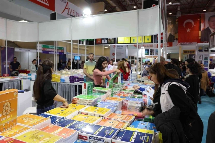 Kayseri Kitap Fuarı, ünlü yazarların uğrak yeri oldu
