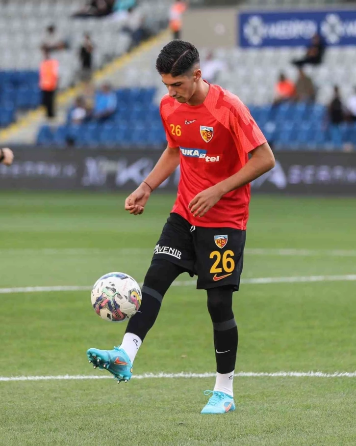 Kayserispor’da 3 futbolcu milli takımlara davet edildi
