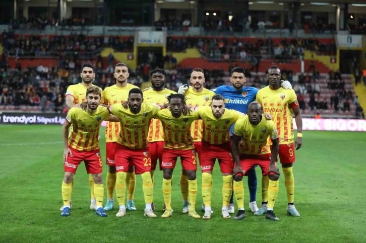 Kayserispor Teknik Direktörü Uçar: "Ayaklarımızı yere sağlam basmak istiyoruz”
