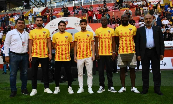 Kayserispor’un yeni transferleri taraftara tanıtıldı
