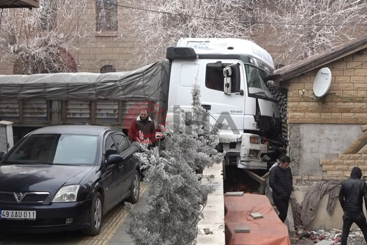 Kaza esnasında duyduğu ses sayesinde hayatta kaldı