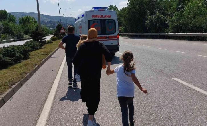 Kaza geçiren anne, kıyafeti tutuşarak yanan oğlunun yanına koştu
