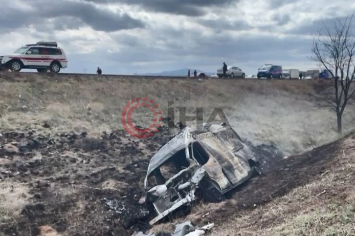 Kaza yapan ambulans küle döndü: 5 yaralı