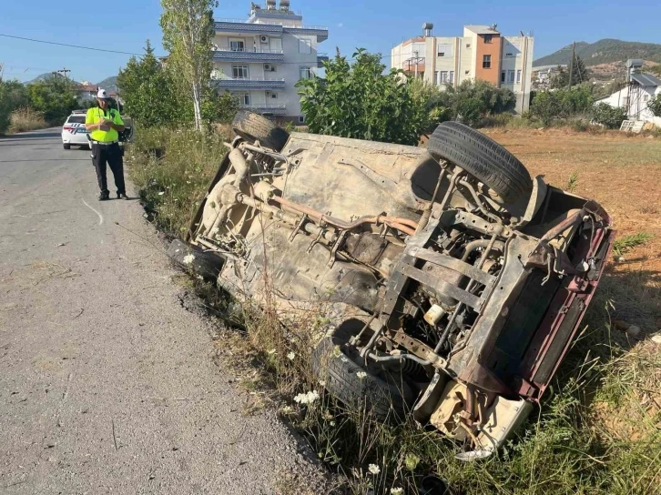 Kaza yapan sürücü aracını olay yerinde bırakıp gitti
