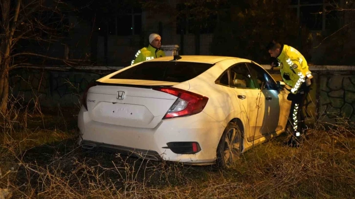 Kaza yapan sürücü otomobilini terk ederek kayıplara karıştı
