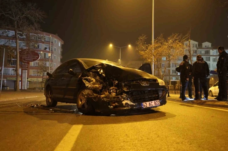 Kaza yaptı, hasar gören otomobili bırakıp kaçtı
