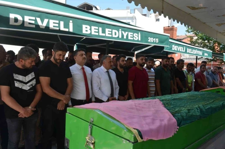 Kazada hayatını kaybeden kız kardeşler toprağa verildi
