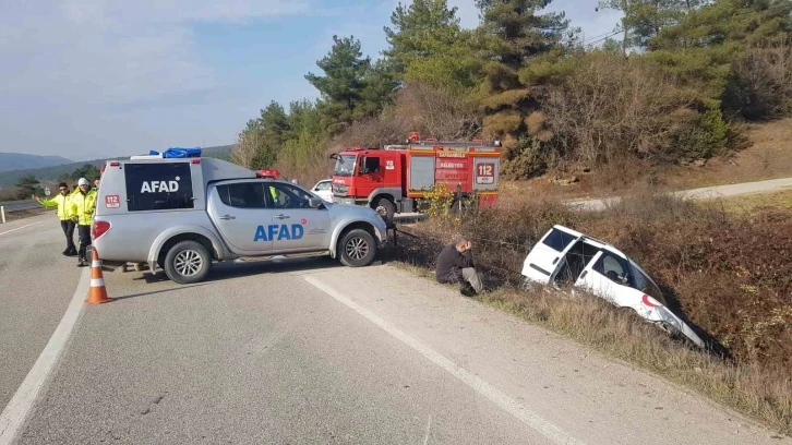 Kazada yaralanmasına rağmen annesinin cenazesi başında saatlerce bekledi
