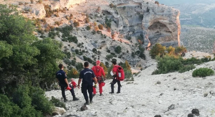 Keçileri kurtarmak isterken mahsur kaldı, ekipler kurtardı
