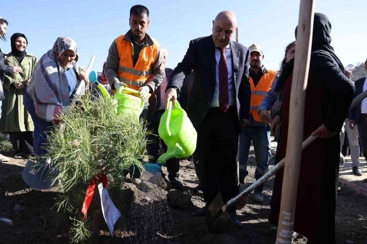 Keçiören’de bin 111 fidan toprakla buluştu
