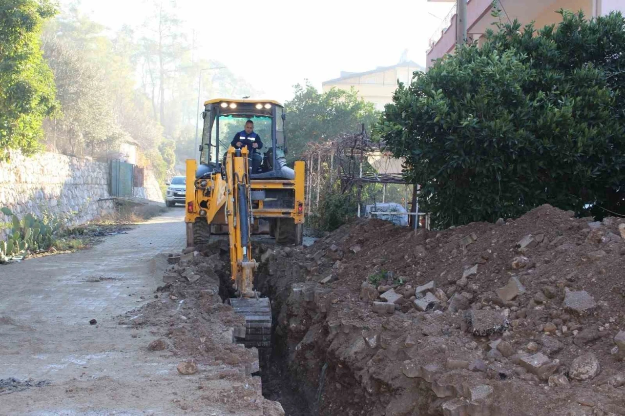 Kemer Aslanbucak’ın içme suyu hattı yenileniyor
