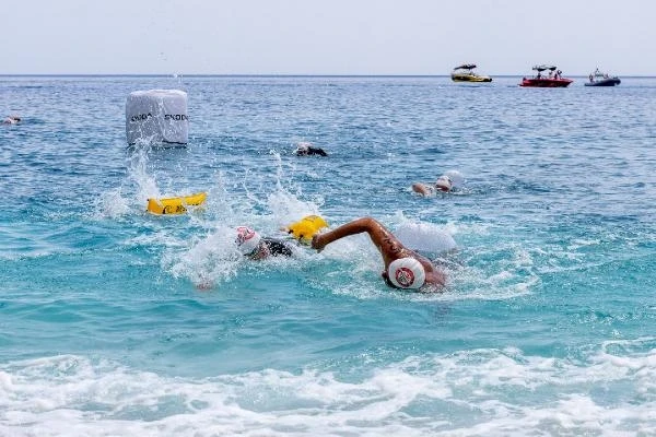 Kemer'de kulaçlar yarışacak