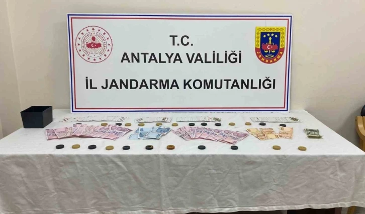 Kemer’de kumar oynayan 6 şüpheliye jandarmadan suçüstü
